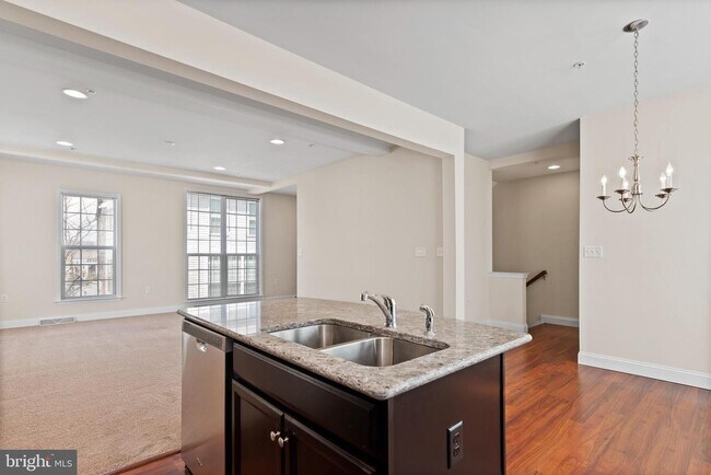 Foto del edificio - 1420 Rose Ln