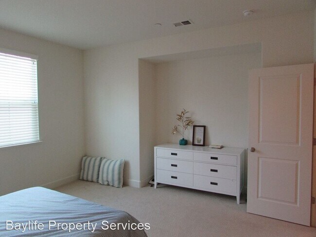Building Photo - 3 br, 3.5 bath House - 2960 Via Torino Place