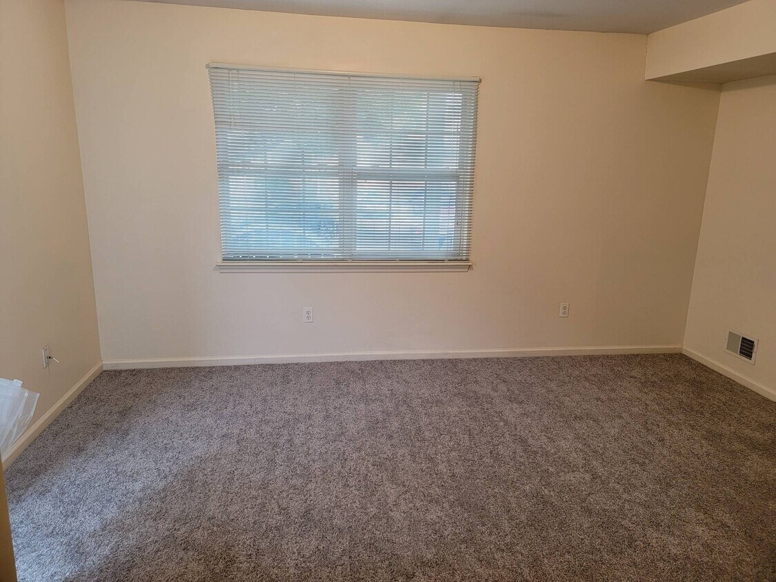 Building Photo - 7129 Bergen Ct