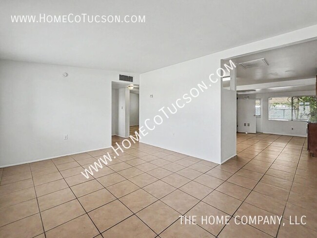 Building Photo - 4938 S Highland Dr