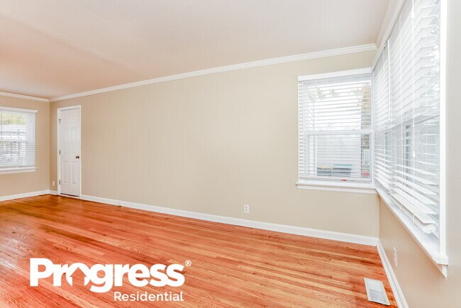 Building Photo - 1123 Roxton Dr