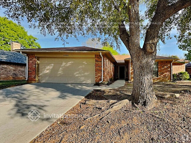 Building Photo - 1208 Brookfield Ln