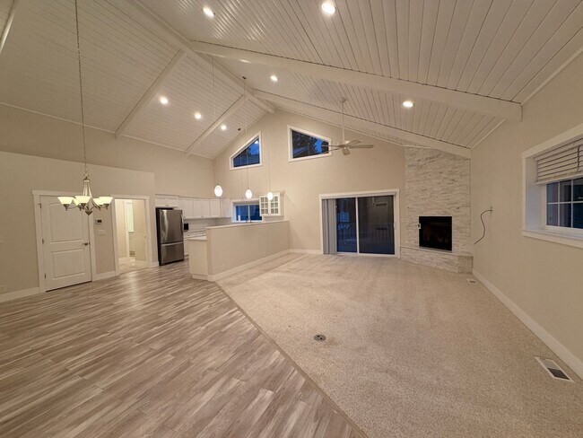 Foto del edificio - Dual Primary Suite's. 2 Bedroom / 2.5 Bathroom Single Level Home in NE Bend