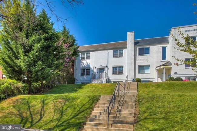 Building Photo - 1952 3rd St NE