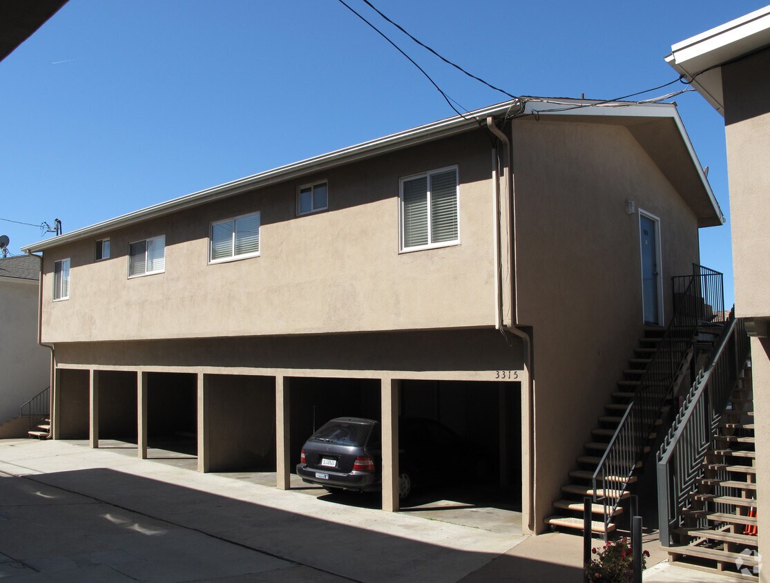 Building Photo - 3315 Crest Dr