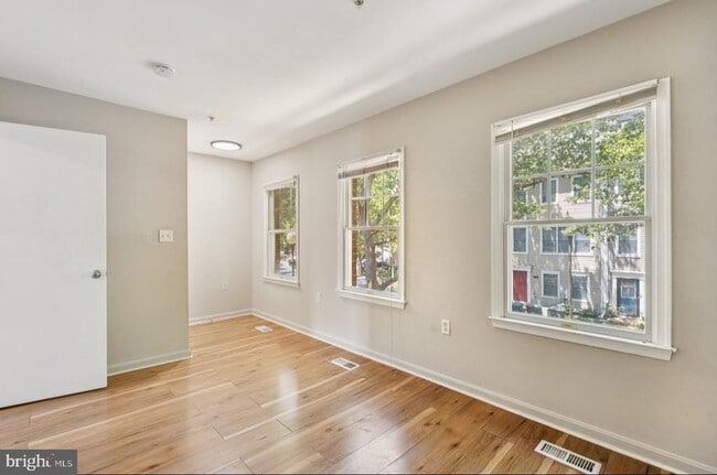 Foto del edificio - 837 Hr Dr SE