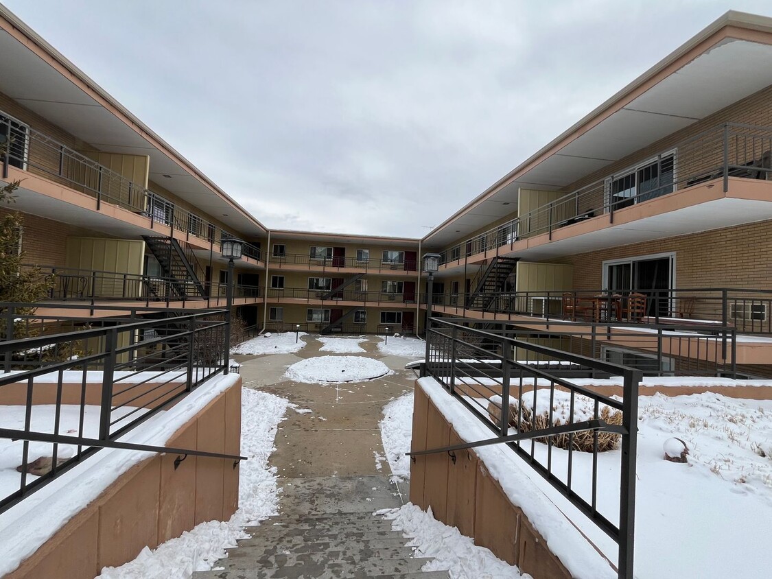 Large 1 BR Condo Available 08/15/2026! Great Location! - Large 1 BR Condo Available 08/15/2026! Great Location!