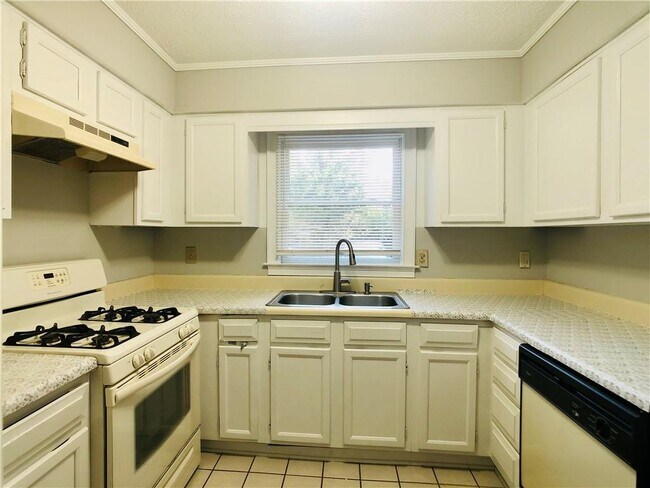 Foto del edificio - 6150 Winfield Ct