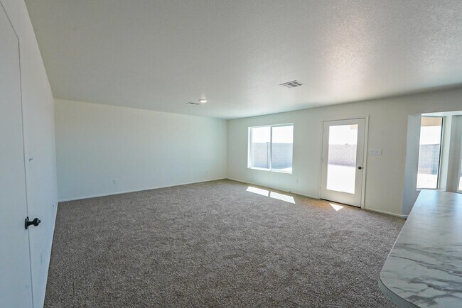 Foto del edificio - 7415 E 45th Pl
