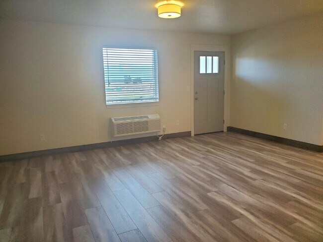 Foto del edificio - Newer 2 bedroom with 2 full bathrooms and ...