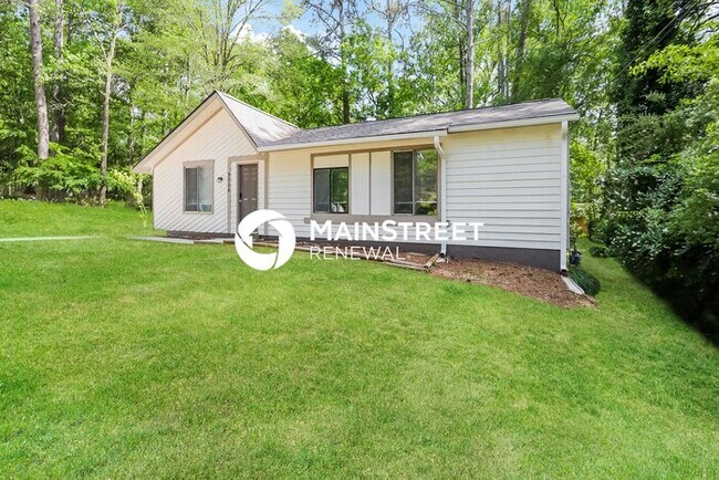 Foto del edificio - 3 Bedroom Pet-Friendly Home in Riverdale, GA with Main Street Renewal