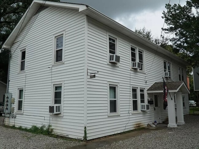 Building Photo - 411 W Taft St