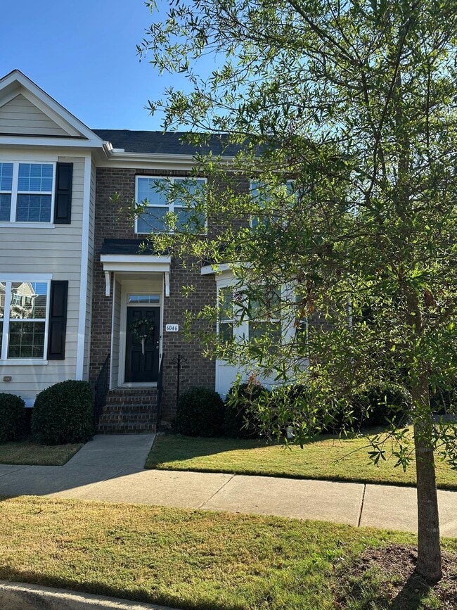 Foto del edificio - 6046 Kentworth Dr