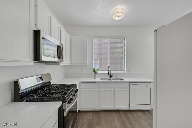 Foto del edificio - 6520 Lombard Dr