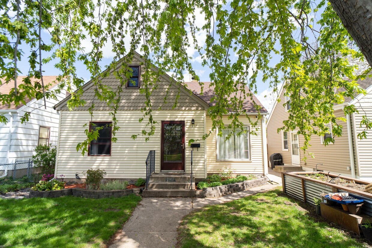Primary Photo - 2917 Hampshire Ave S