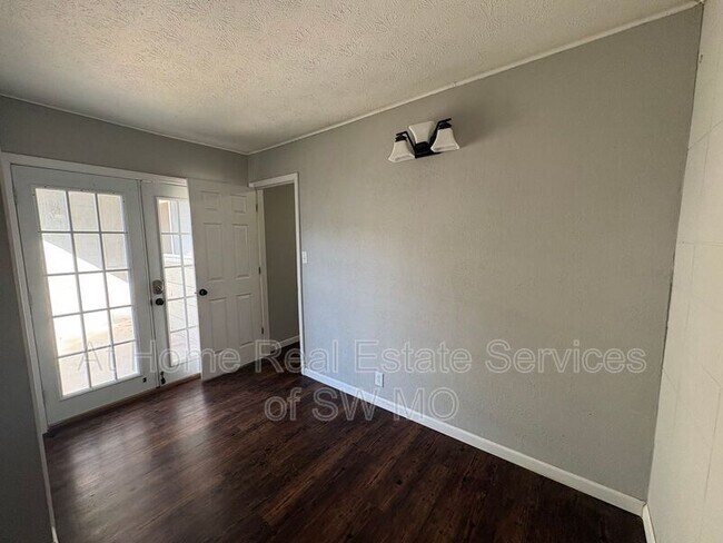 Building Photo - 930 S Campbell Ave