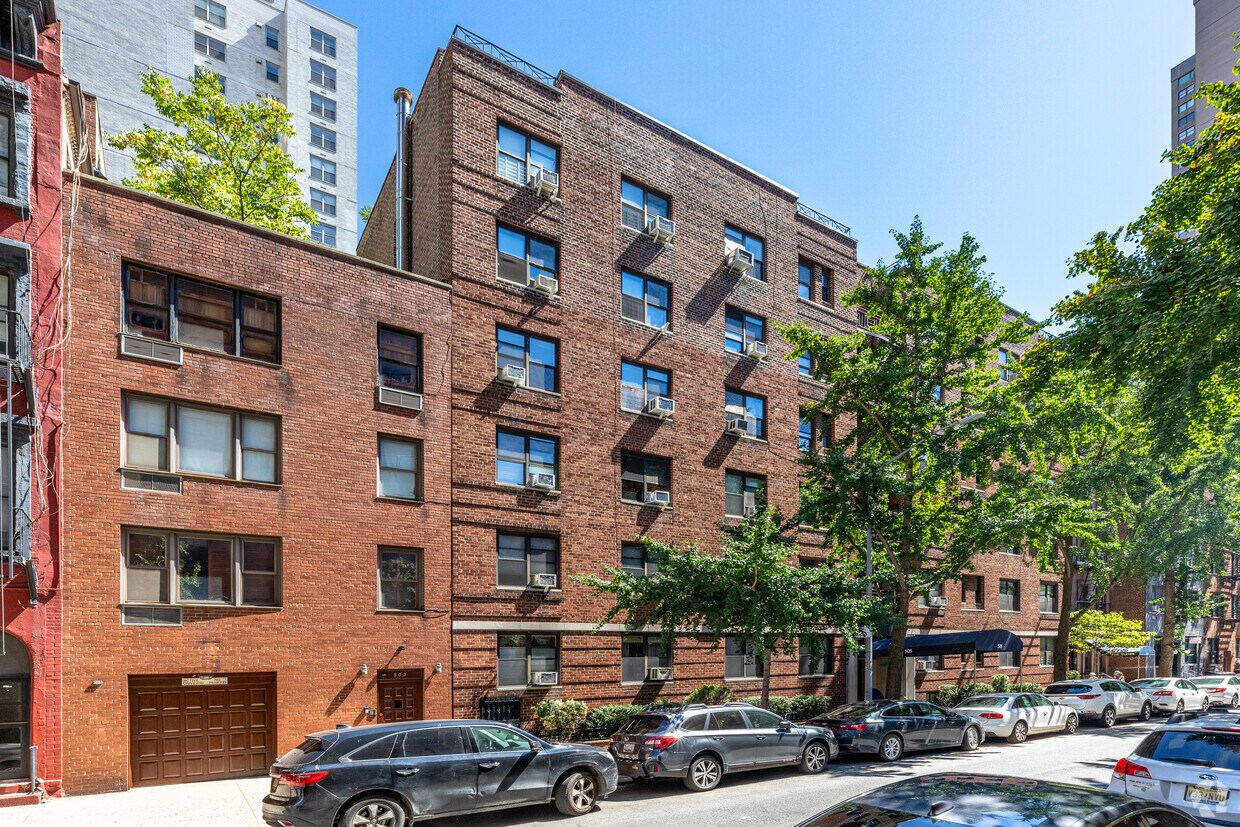 Primary Photo - 505 E 82nd St