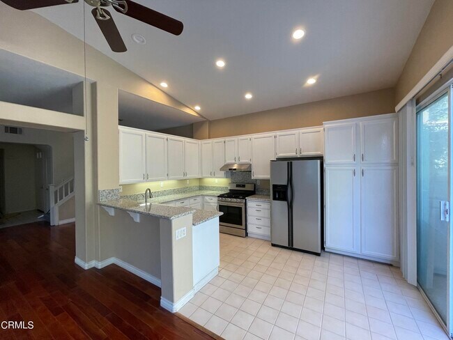 Building Photo - 27810 Sandstone Ct