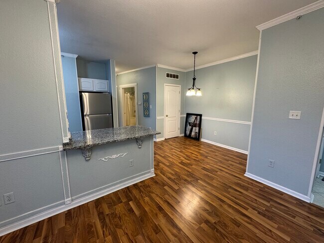 Comedor - 12860 University Cres