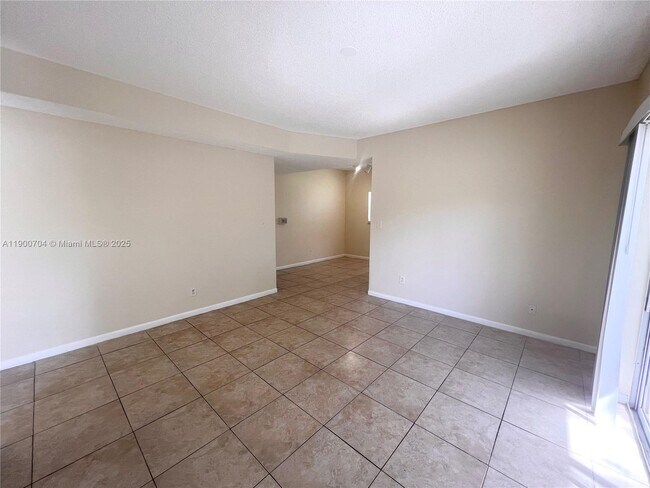 Foto del edificio - 731 Cypress Ln