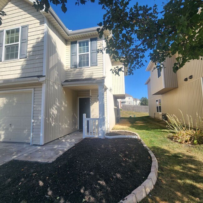 Foto del edificio - Generously Sized 3 bedroom, 2.5 bathroom i...