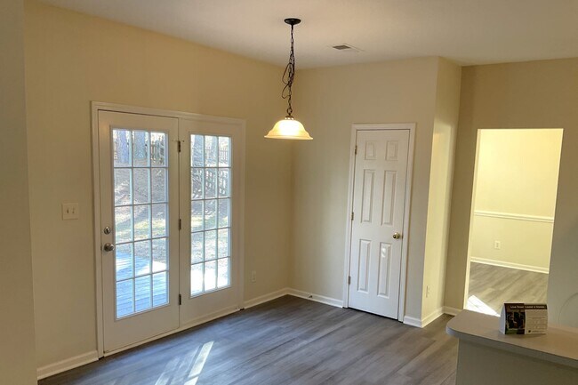 Building Photo - 115 Vance Crescent Dr