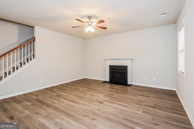Foto del edificio - 182 Diamond Ridge Ave