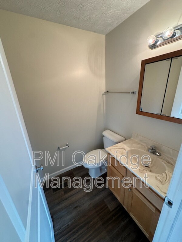 Foto del edificio - 121 Bruns Dr