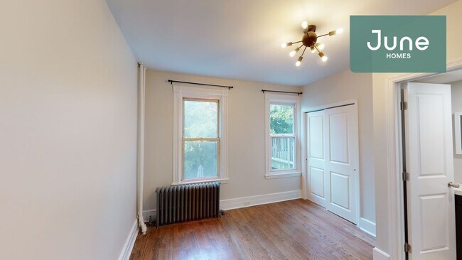 Foto del edificio - ROOM ONLY in 3-bed/1.5-bath Home