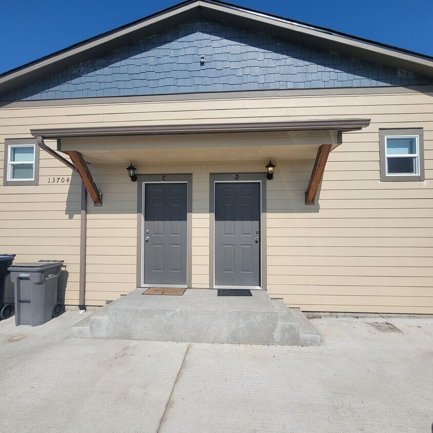 Primary Photo - 13704 Four Plex