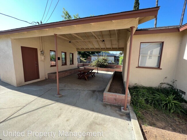Building Photo - 2 br, 1.5 bath House - 12251 Michigan St