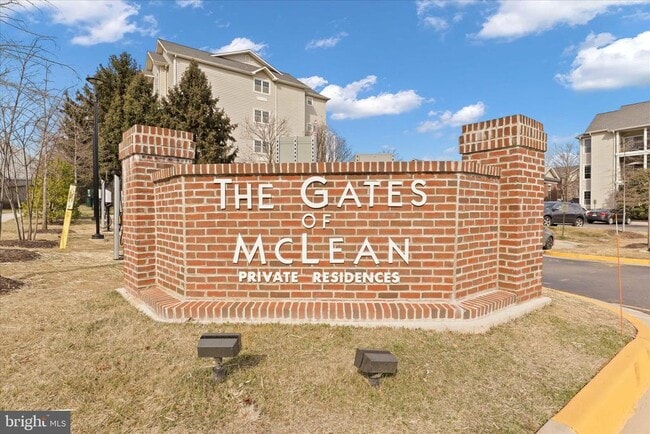 Foto del edificio - 1600 Spring Gate Dr.
