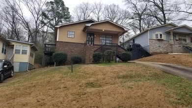 Building Photo - 2013 Granville Ave