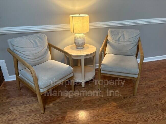 Foto del edificio - 433 Spruce Glen Dr