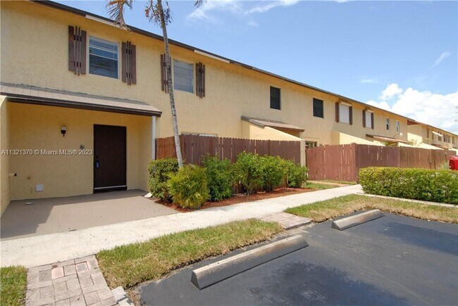 Foto del edificio - 4355 NW 3rd Terrace