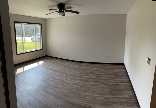 Building Photo - 207 Larson Ave