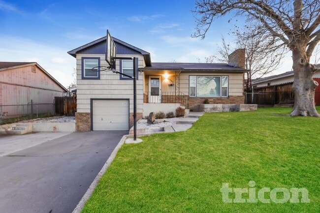 Building Photo - 1380 University Terrace