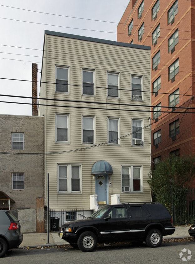Building Photo - 19 Orchard St
