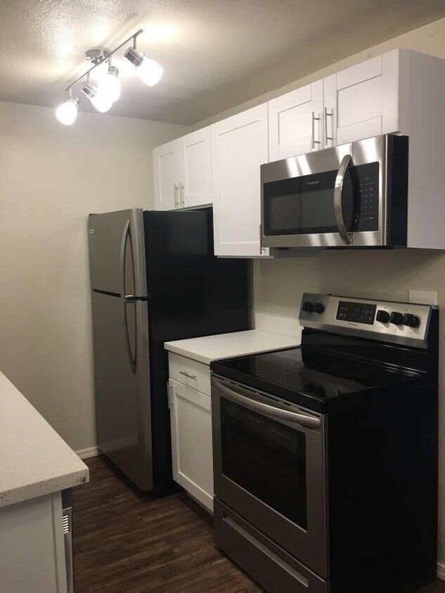 Foto principal - 4836 S Austin St