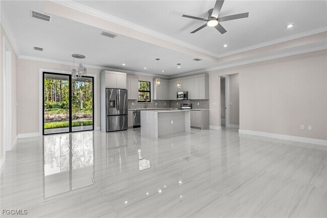 Foto del edificio - 1332 Desoto Blvd N