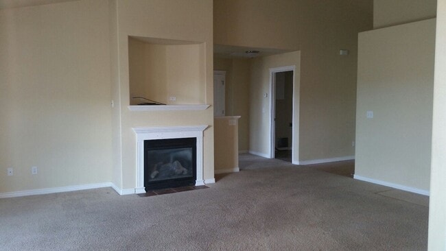 Building Photo - Cute Boise Townhouse