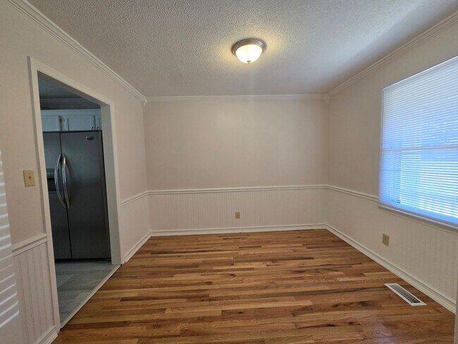 Building Photo - 2750 Leabrook Dr
