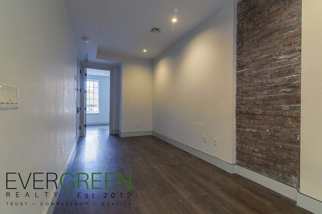 Building Photo - 489 Chauncey St