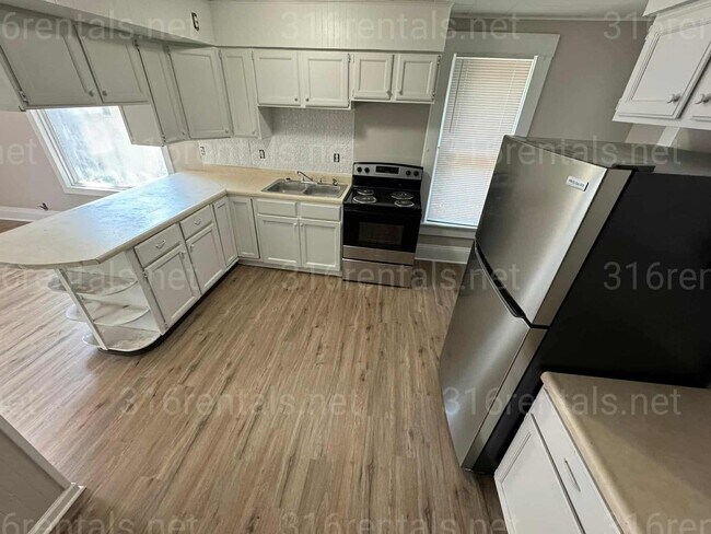 Building Photo - $799 - 2 bedroom/ 1 bathroom - Duplex