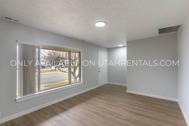 Building Photo - 1855 N 550 W