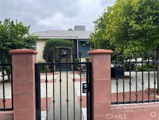 Building Photo - 6861 N White Oak Ave
