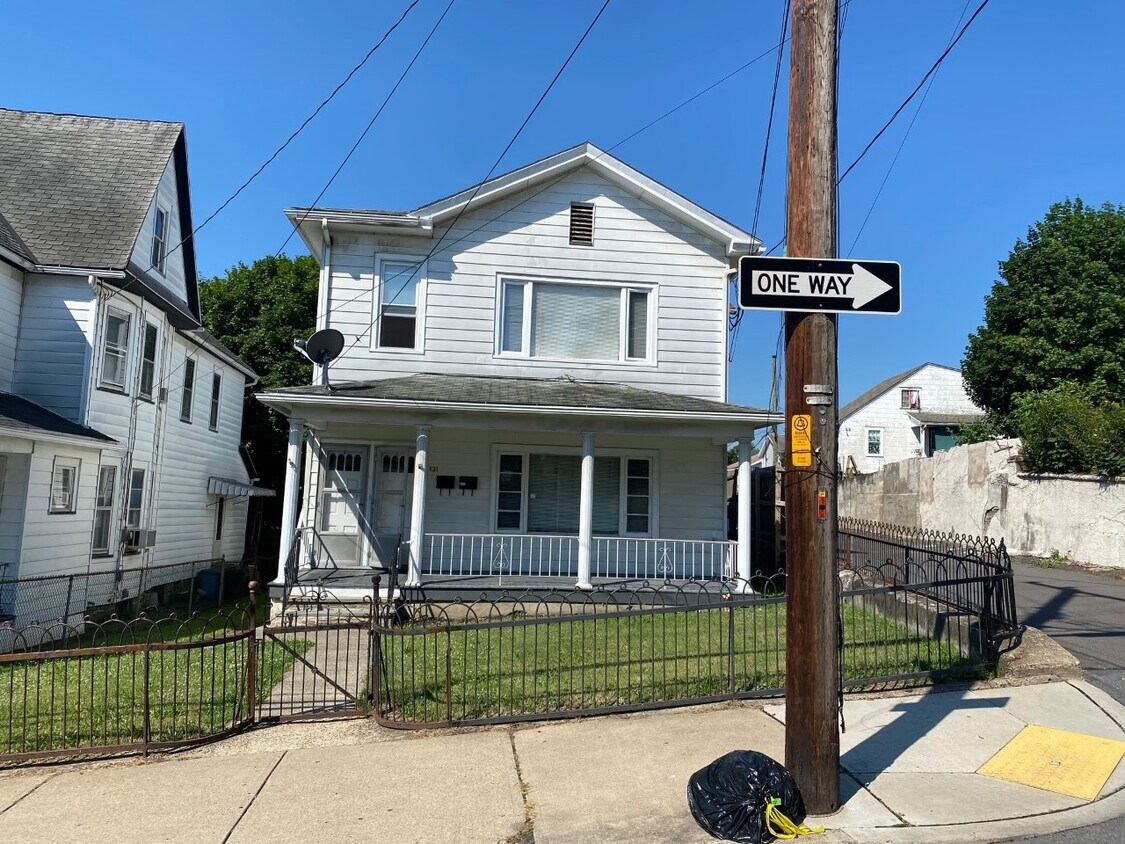 Primary Photo - 131 Center Ave