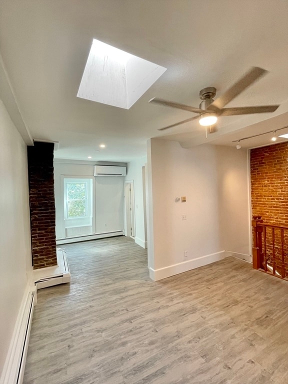 Foto principal - 655 E 7th St