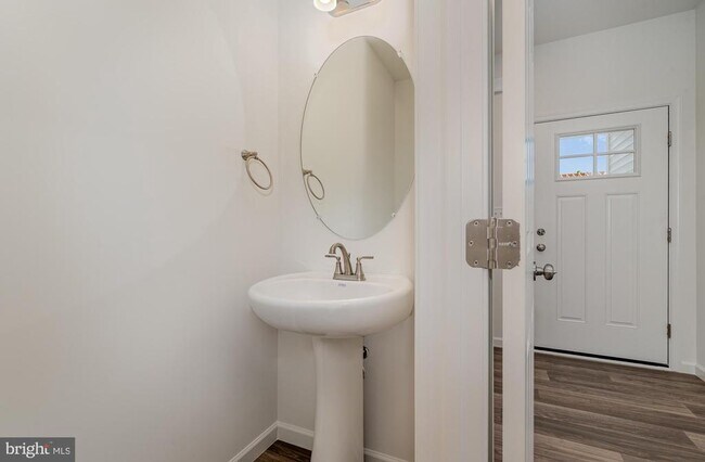 Foto del edificio - 7862 OAK BROOK Dr