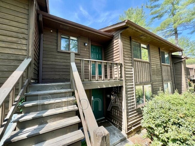 Building Photo - 530 Courtwood Ln